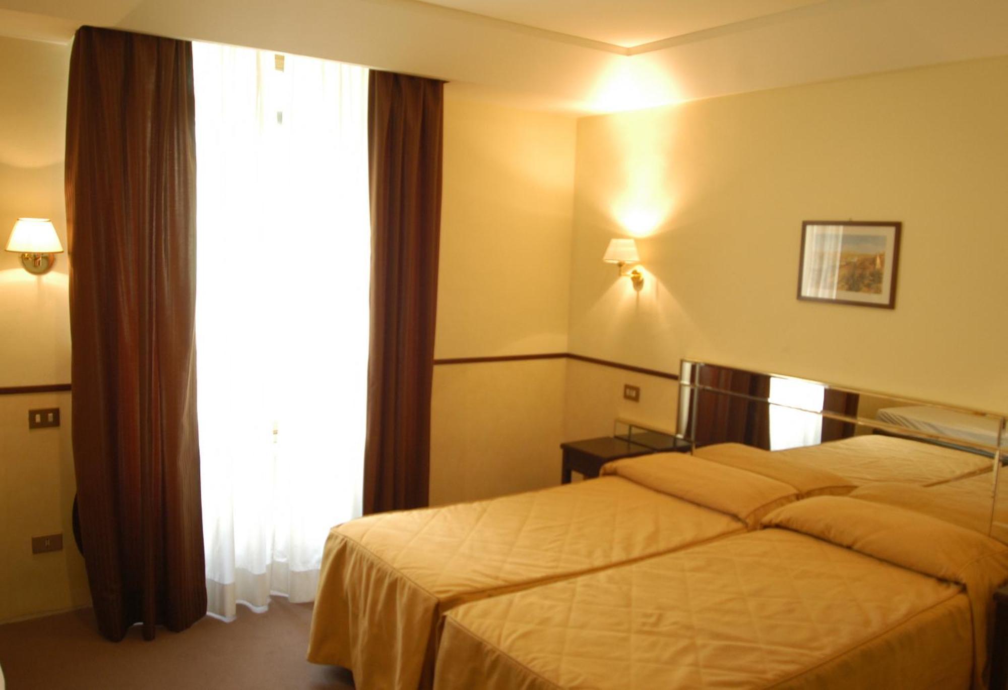 Hotel Garda — Foto 1